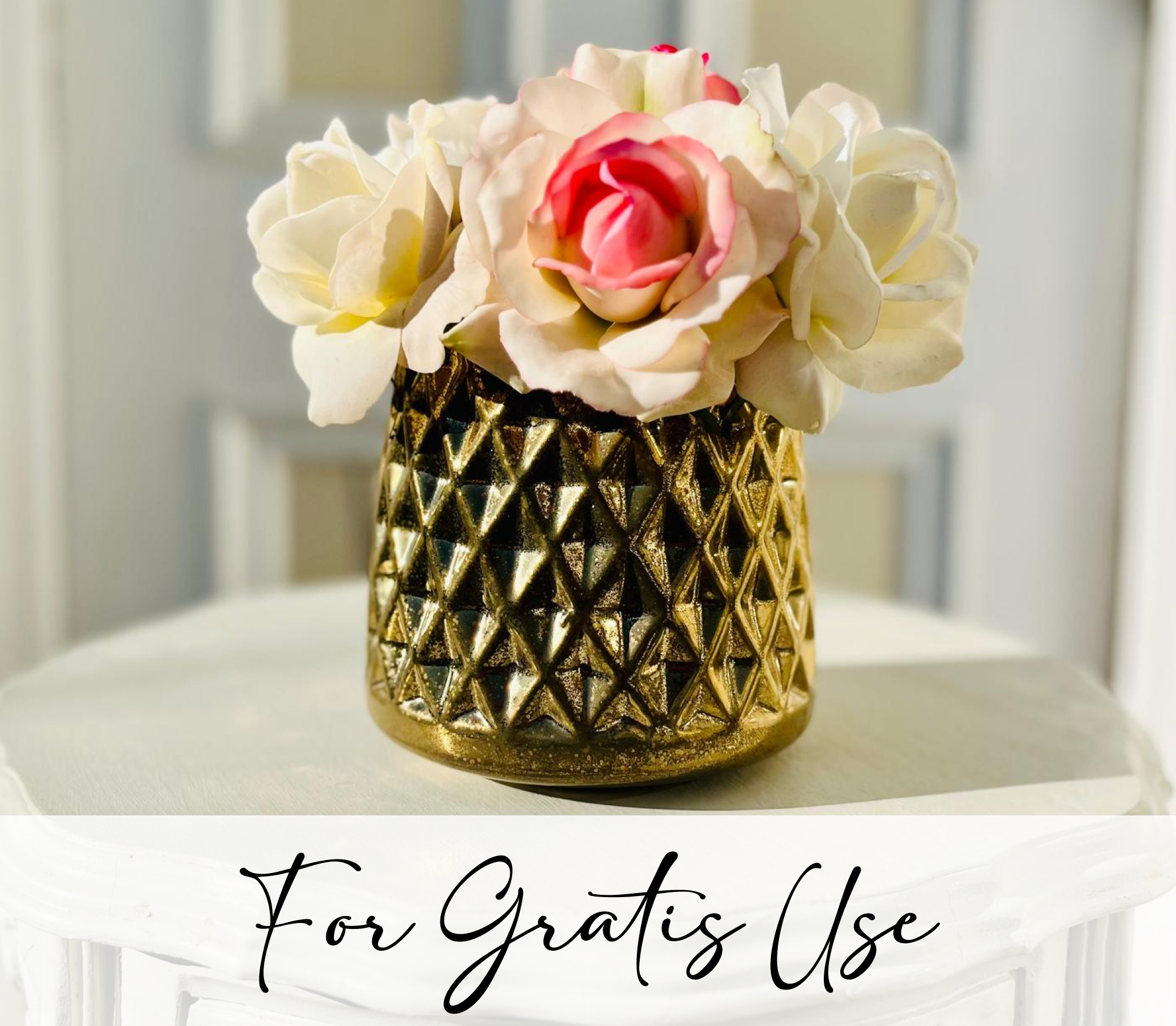 pink-roze-brass-vase.jpg